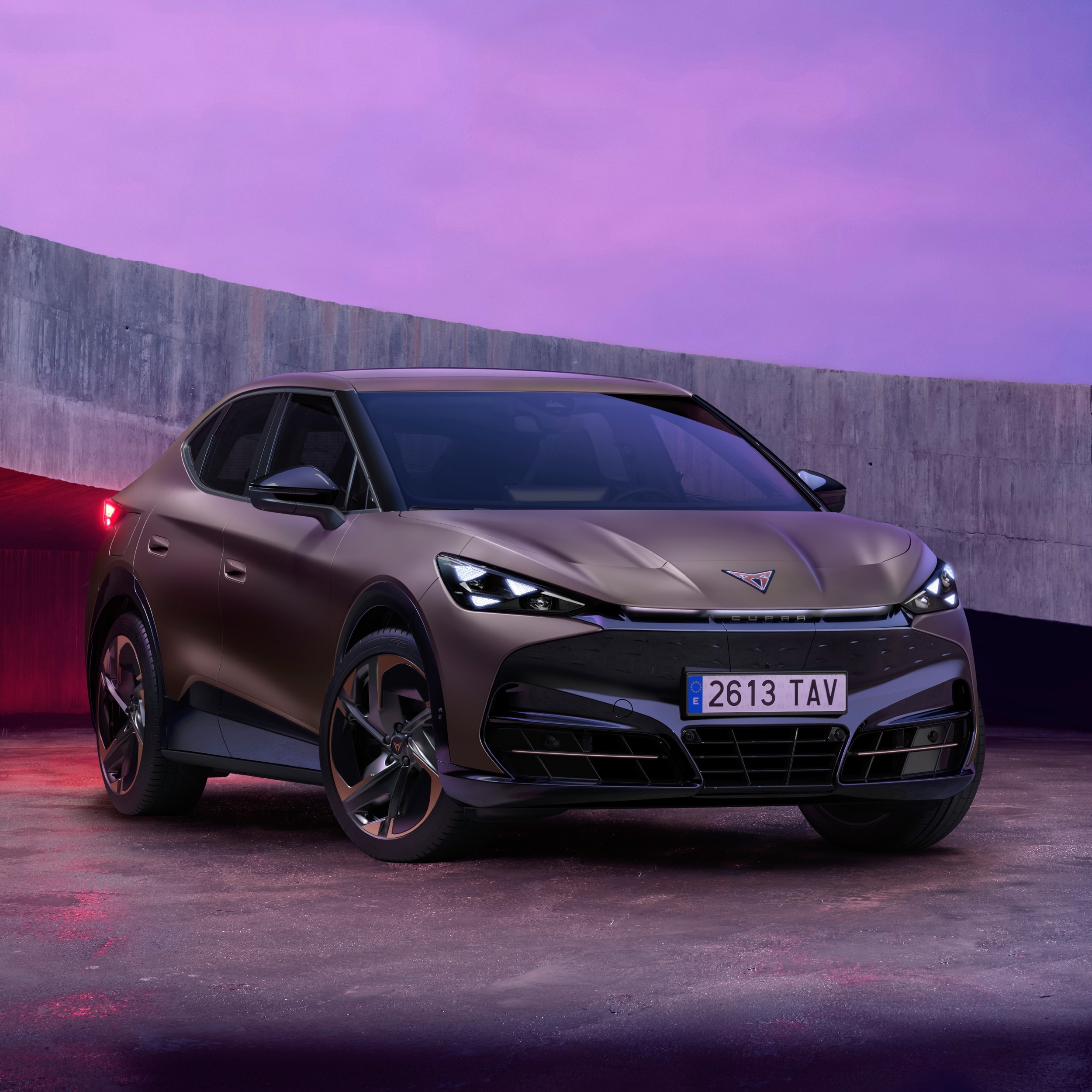 CUPRA Tavascan vista trequarti frontale