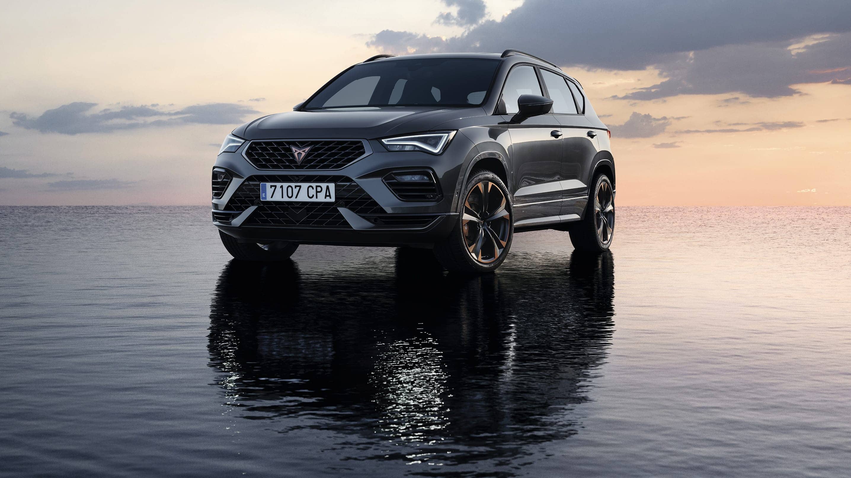 CUPRA Ateca 2020 con motore da 300 cavalli e colore grigio rodio.