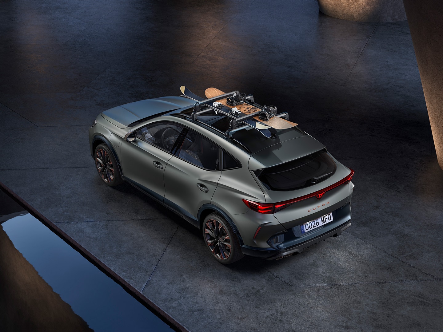 CUPRA Formentor with Ski Rack Xtender. A CUPRA Formentor equipped with the Ski Rack Xtender, holding up to 5 pairs of skis, with people preparing for a ski trip against a snowy mountain backdrop.