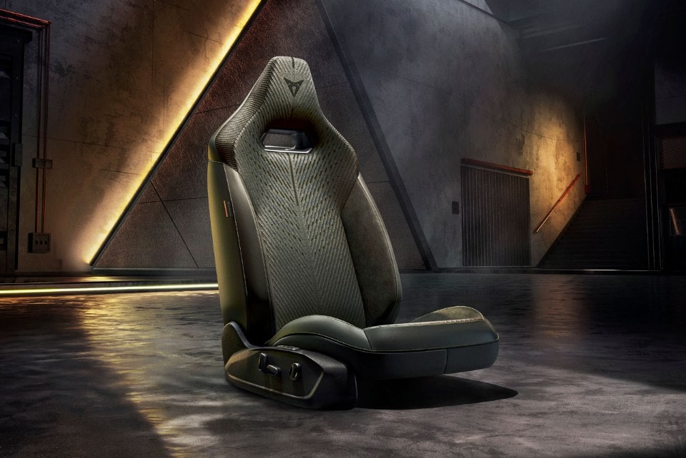 Vista degli interni per mettere in risalto i rivestimenti Tribe e i dettagli del design dei sedili.