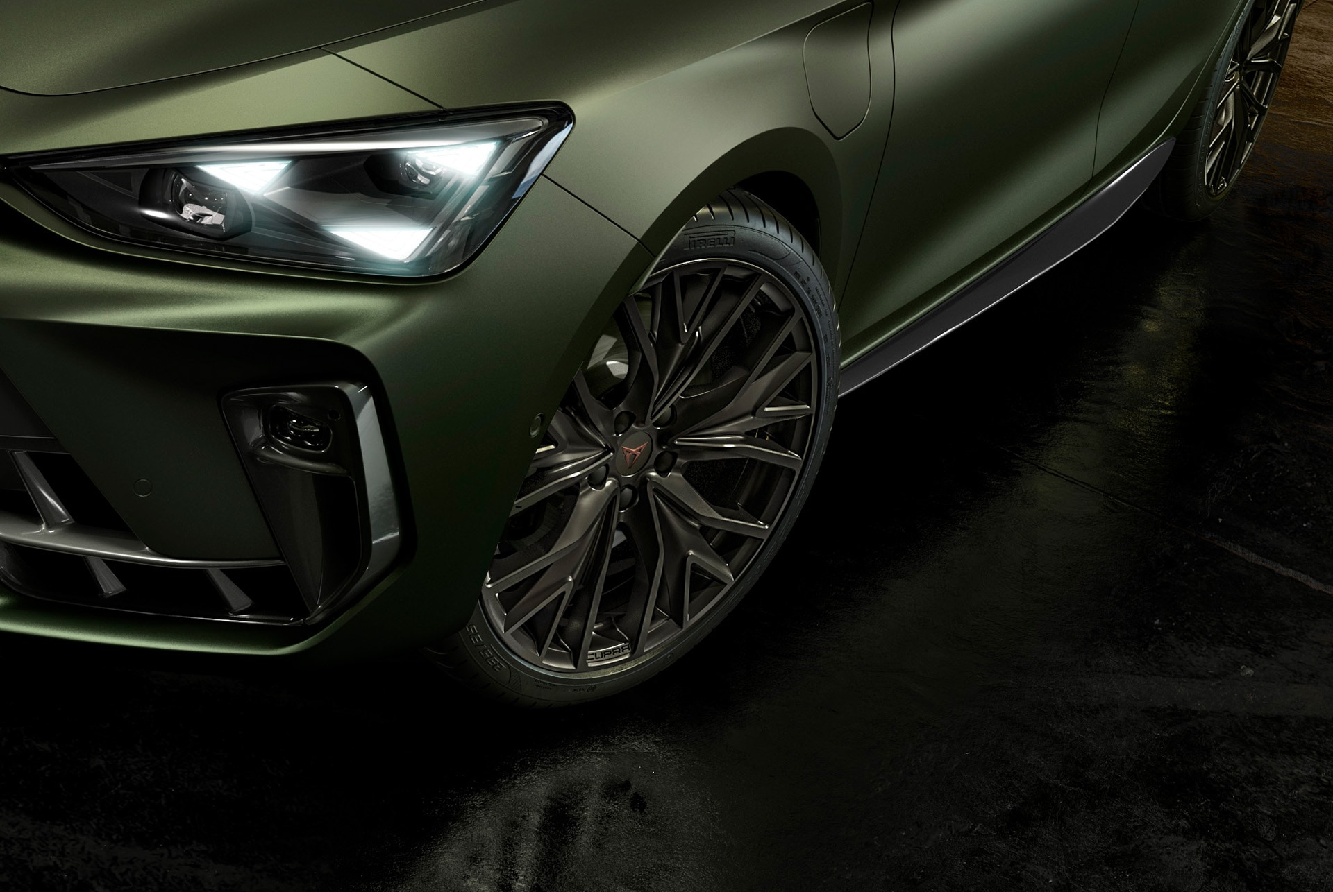 Dettaglio del cerchio in lega Mistral da 19" di CUPRA Leon Sportstourer Tribe Edition.