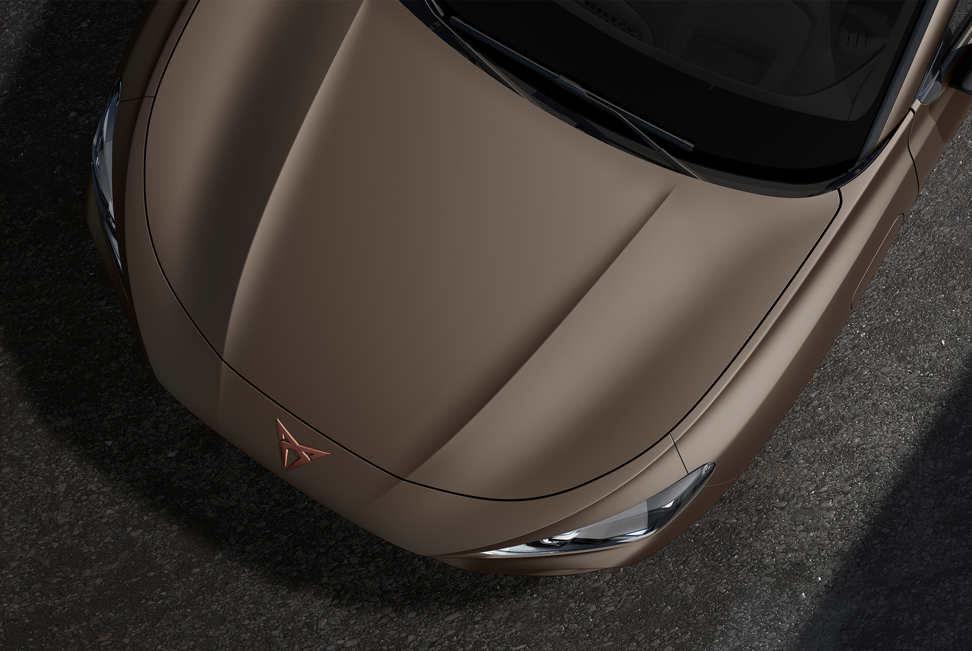 cupra terramar, colore dark void, vista dall'alto del cofano anteriore e dei fari.