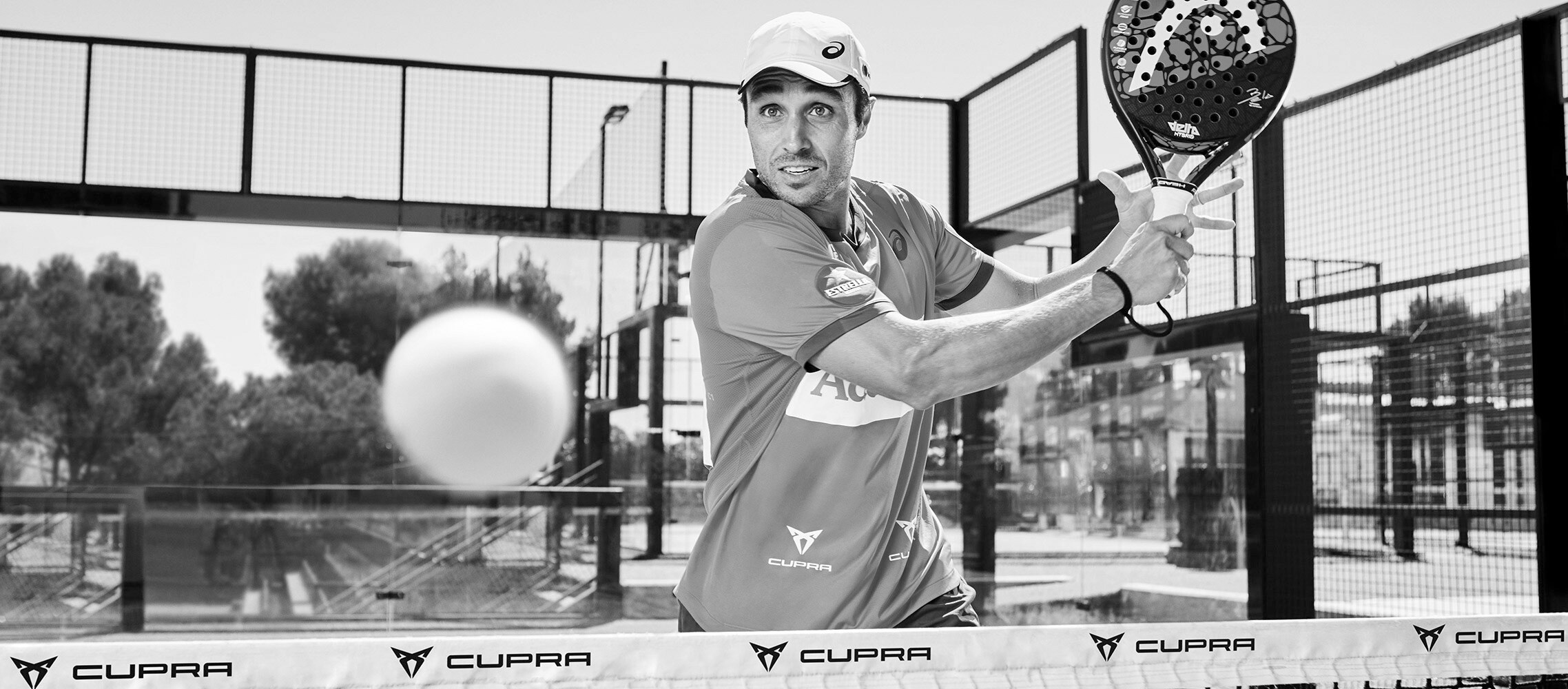 L’ambasciatore CUPRA Fernando Belasteguin mentre gioca a padel